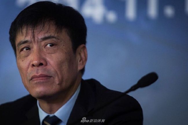 于是，叶辰便给万破军打了个电话。